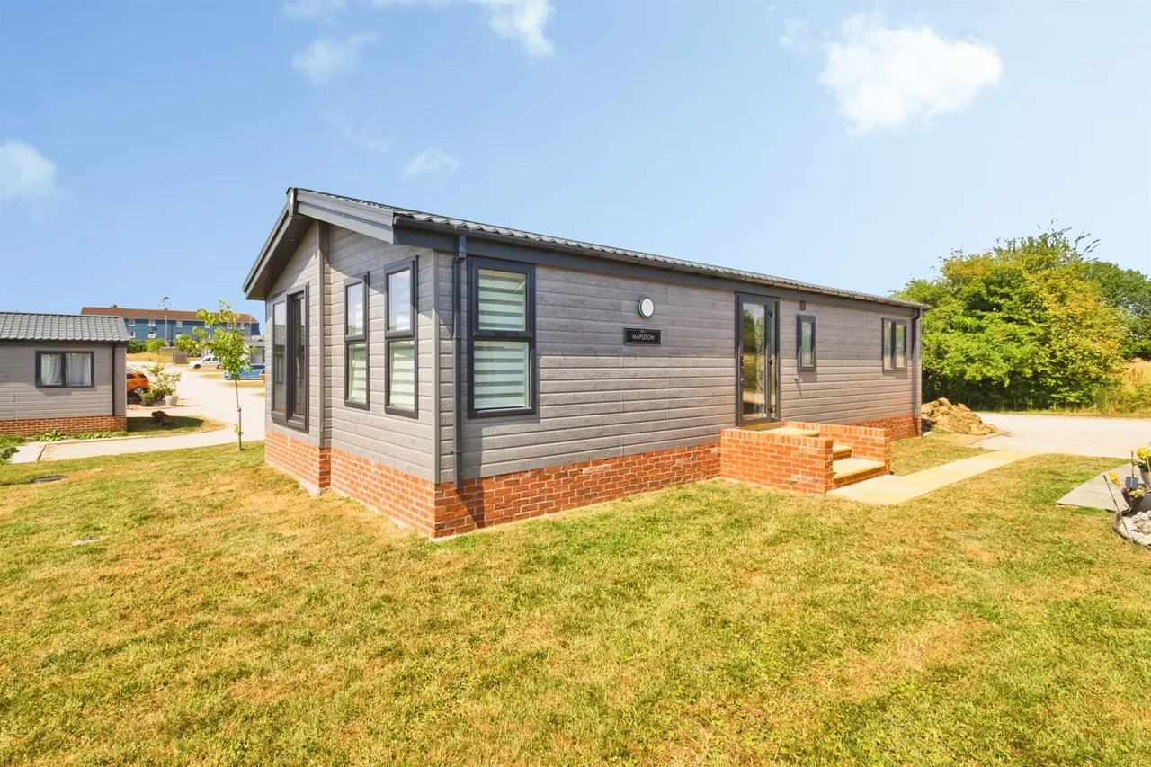 2 bed park home for sale, Bath West Lodge Park, Cannards Grave, BA4