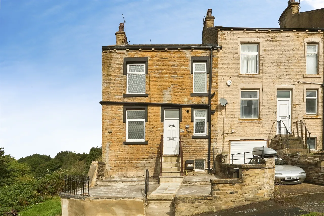 3 bed house for sale — Oxford Road, Bradford