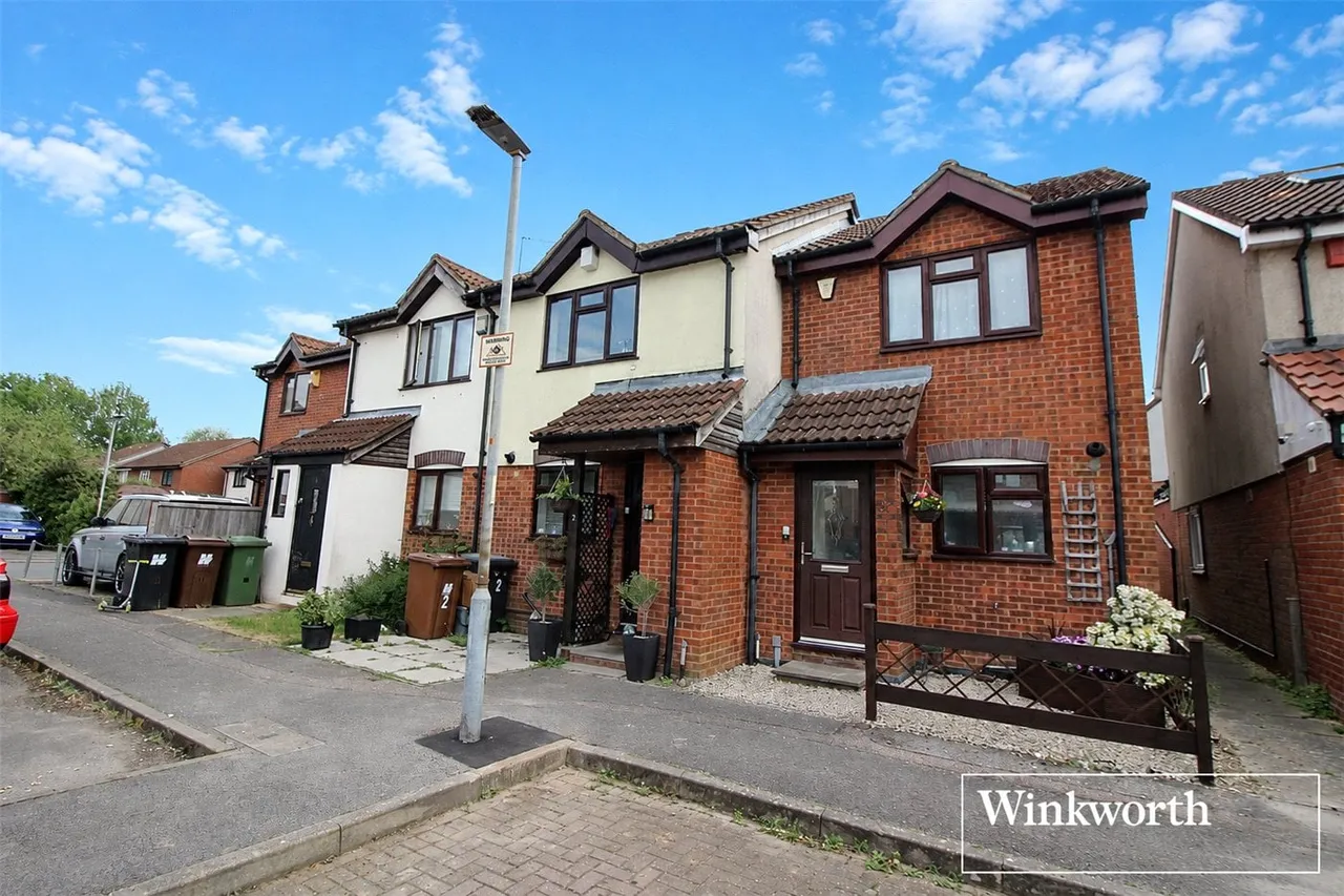 2 bed house for sale — Hay Close, Borehamwood, Hertfordshire, WD6