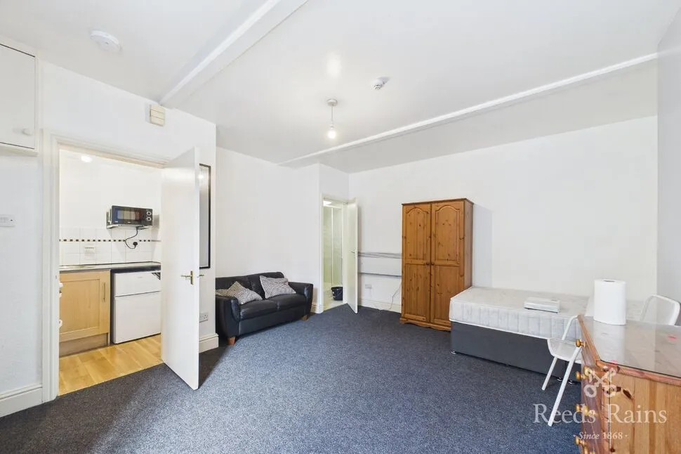 Bankfield Road, Huddersfield, West Yorkshire, HD1, photo 2