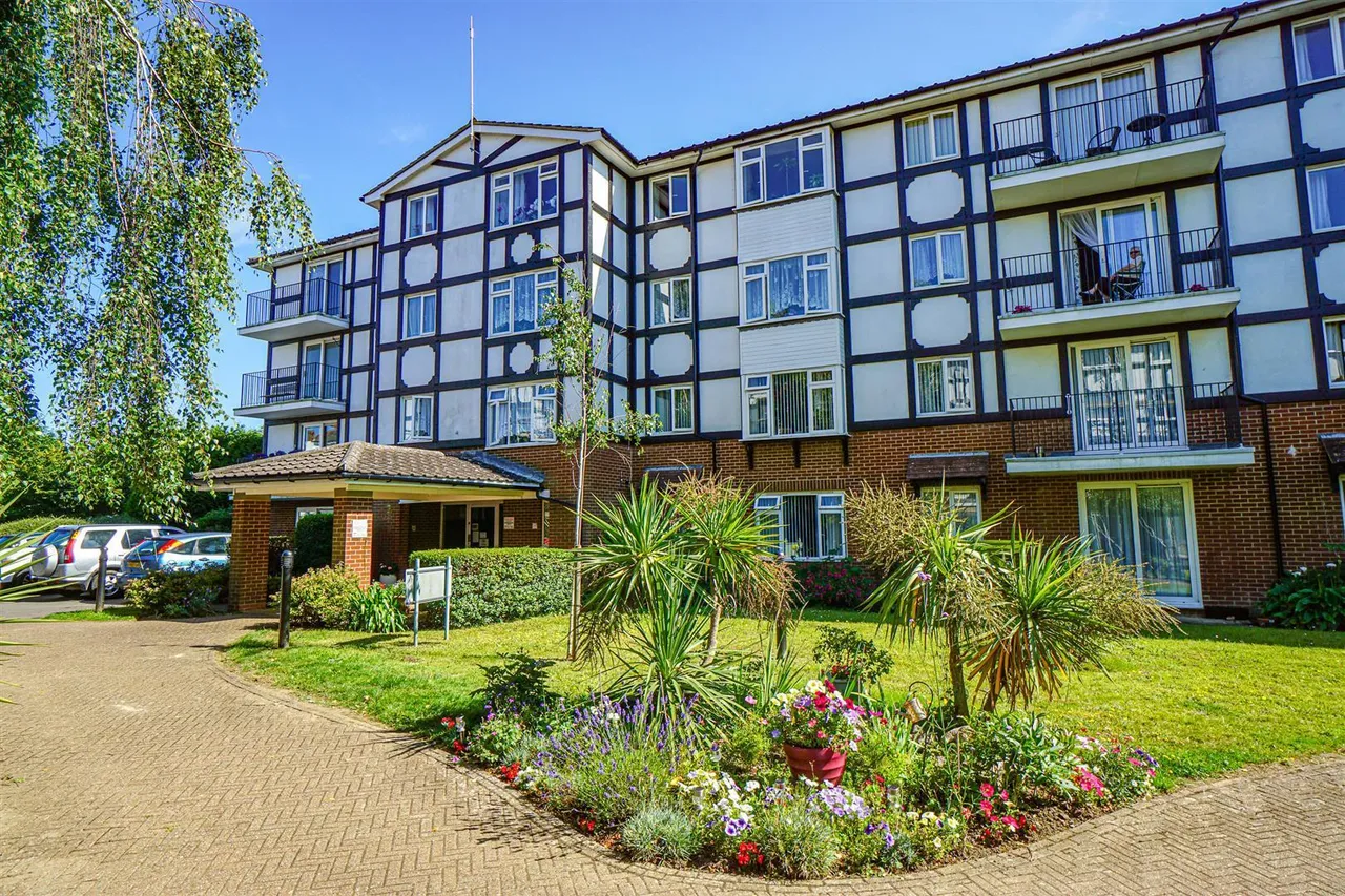 1 bed flat for sale, St. Helens Crescent, Hastings