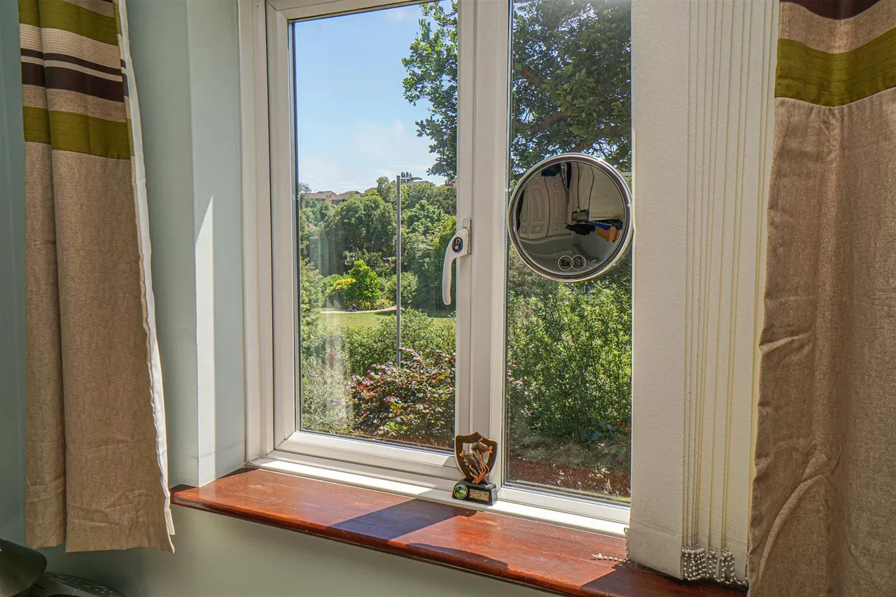 St. Helens Crescent, Hastings, photo 7