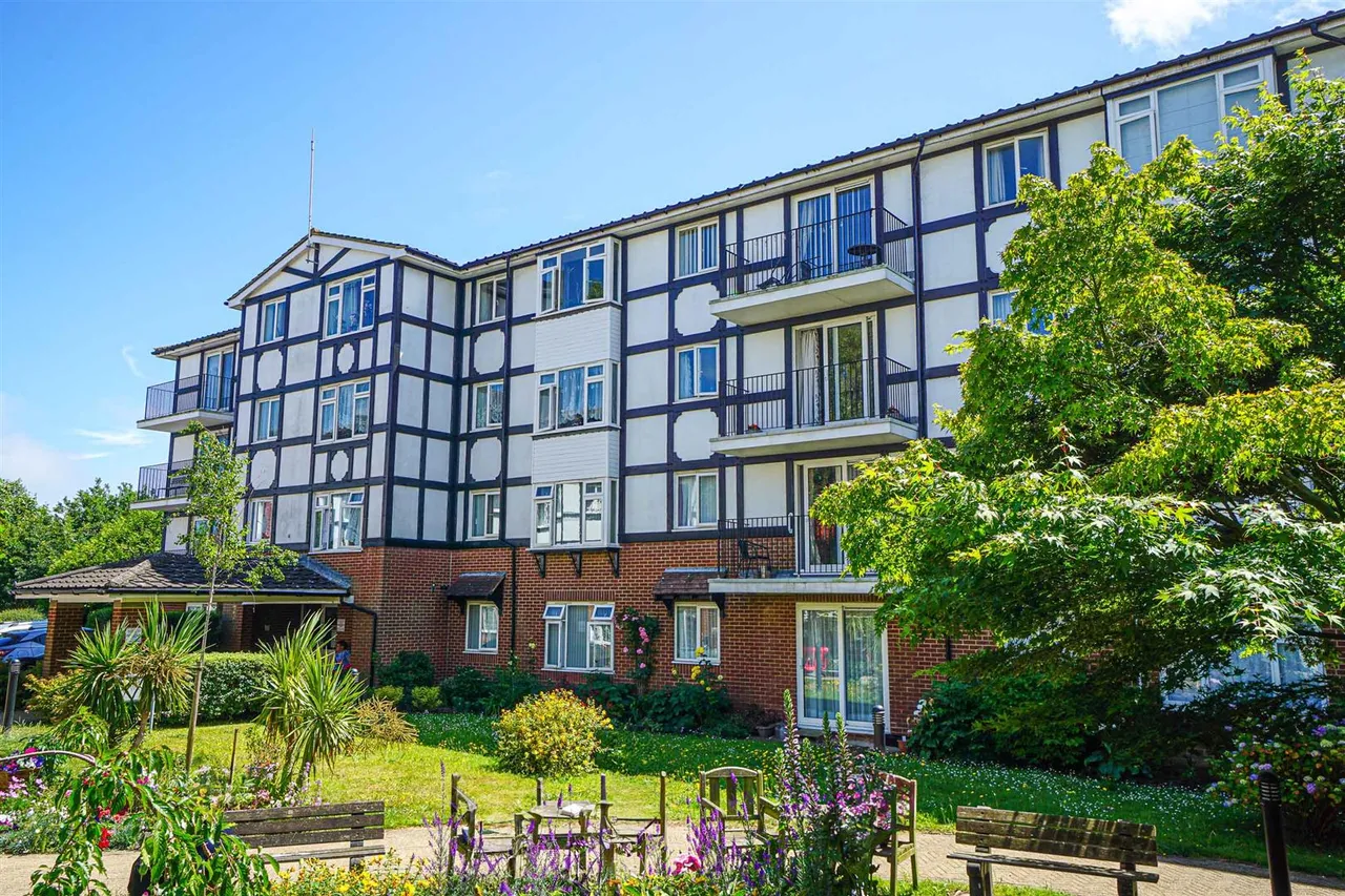 St. Helens Crescent, Hastings, photo 13