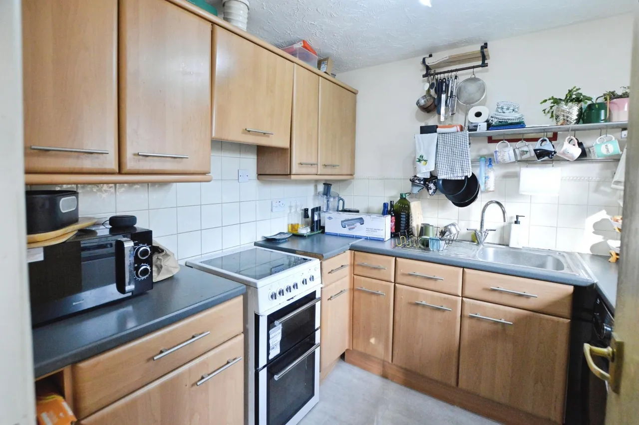 Tudor Close, Hatfield, AL10, photo 3