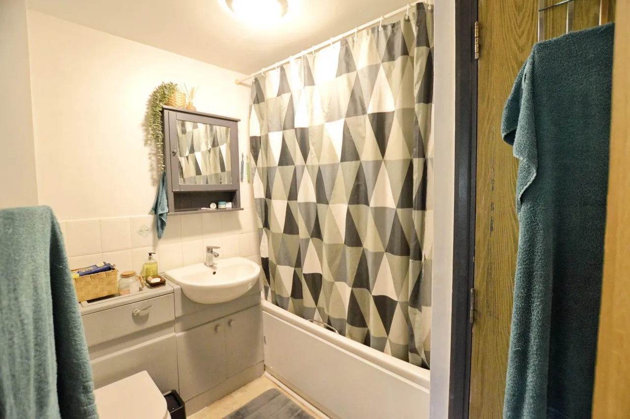 Tudor Close, Hatfield, AL10, photo 6