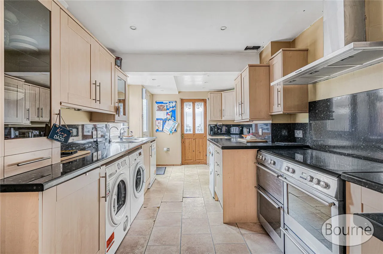 Priors Croft, Old Woking, GU22, photo 2