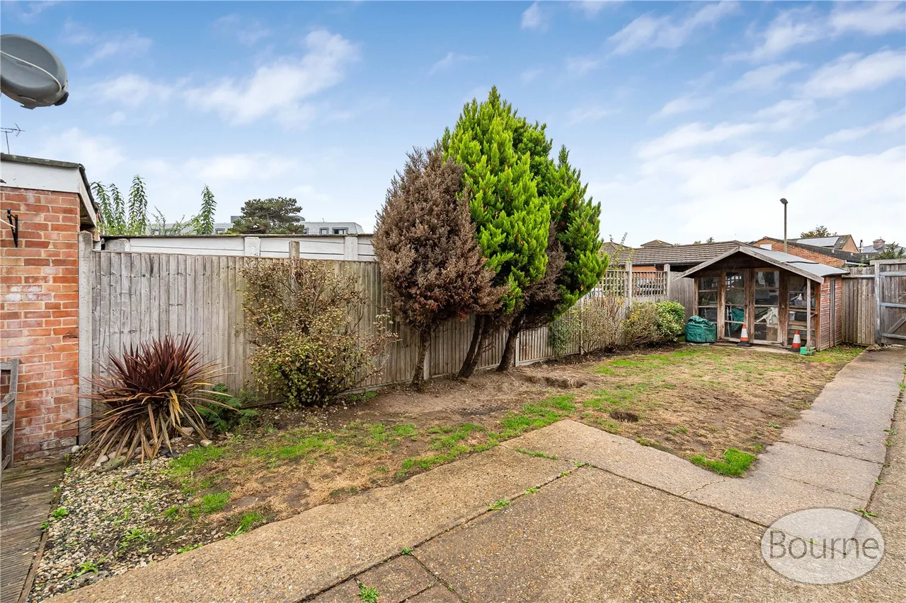 Priors Croft, Old Woking, GU22, photo 14
