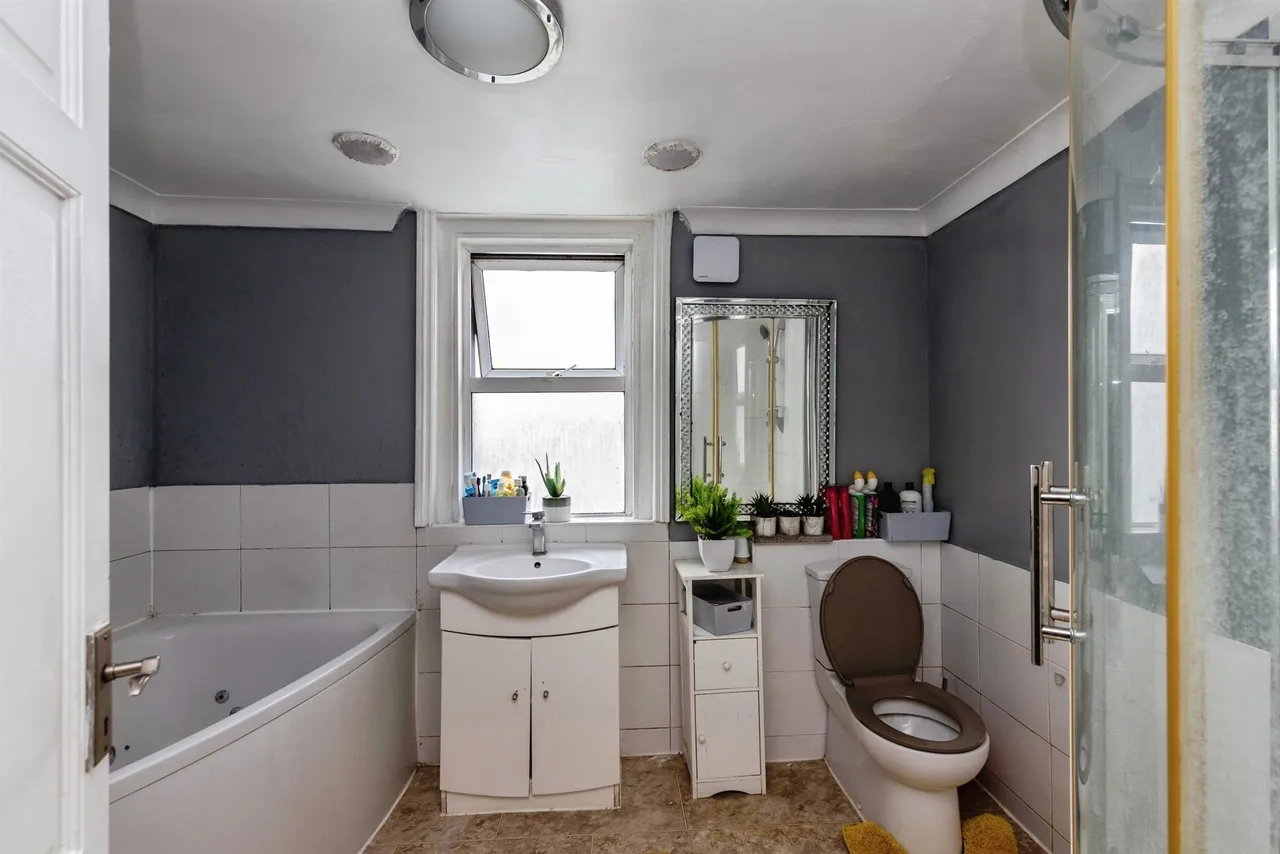 Malmesbury Park Road, Bournemouth, BH8, photo 13
