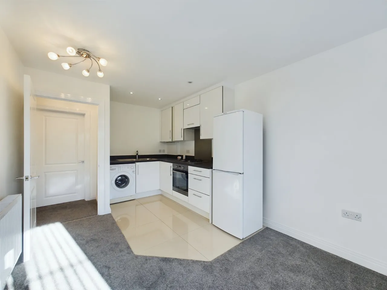 Hanover Close, Ashford, TW15, photo 2
