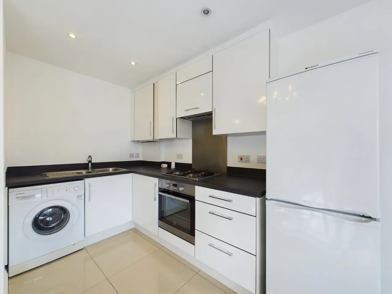 Hanover Close, Ashford, TW15, photo 5