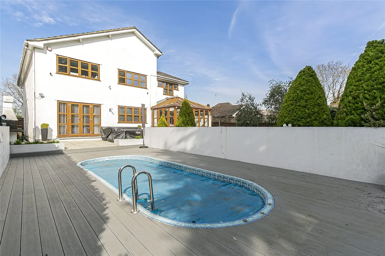 Barnet Gate Lane, Arkley, Hertfordshire, EN5 2AD, photo 2