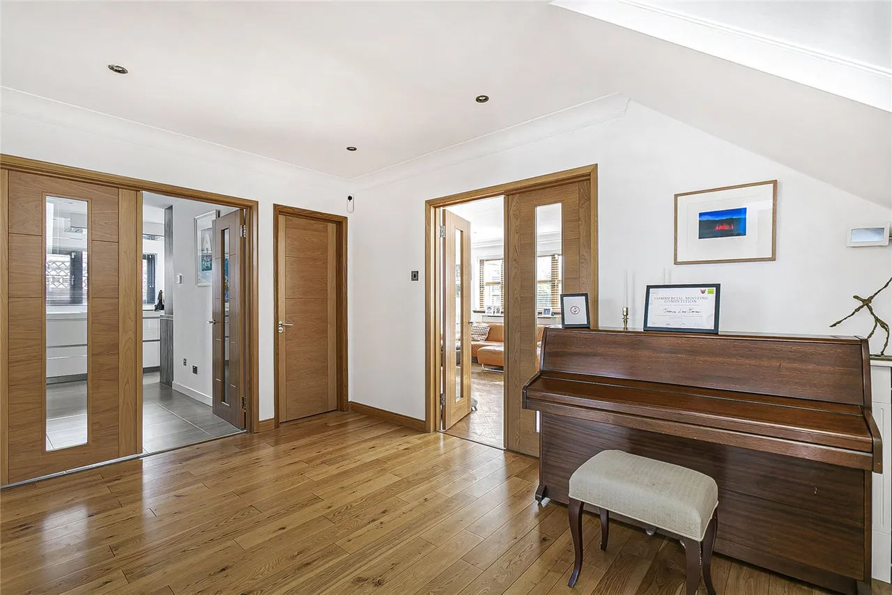 Barnet Gate Lane, Arkley, Hertfordshire, EN5 2AD, photo 7