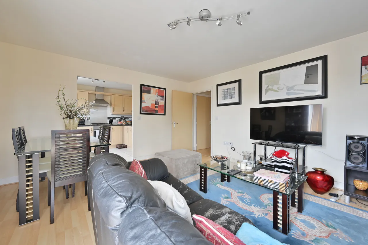 12 Mayfair Court, Observer Drive, Watford, photo 6