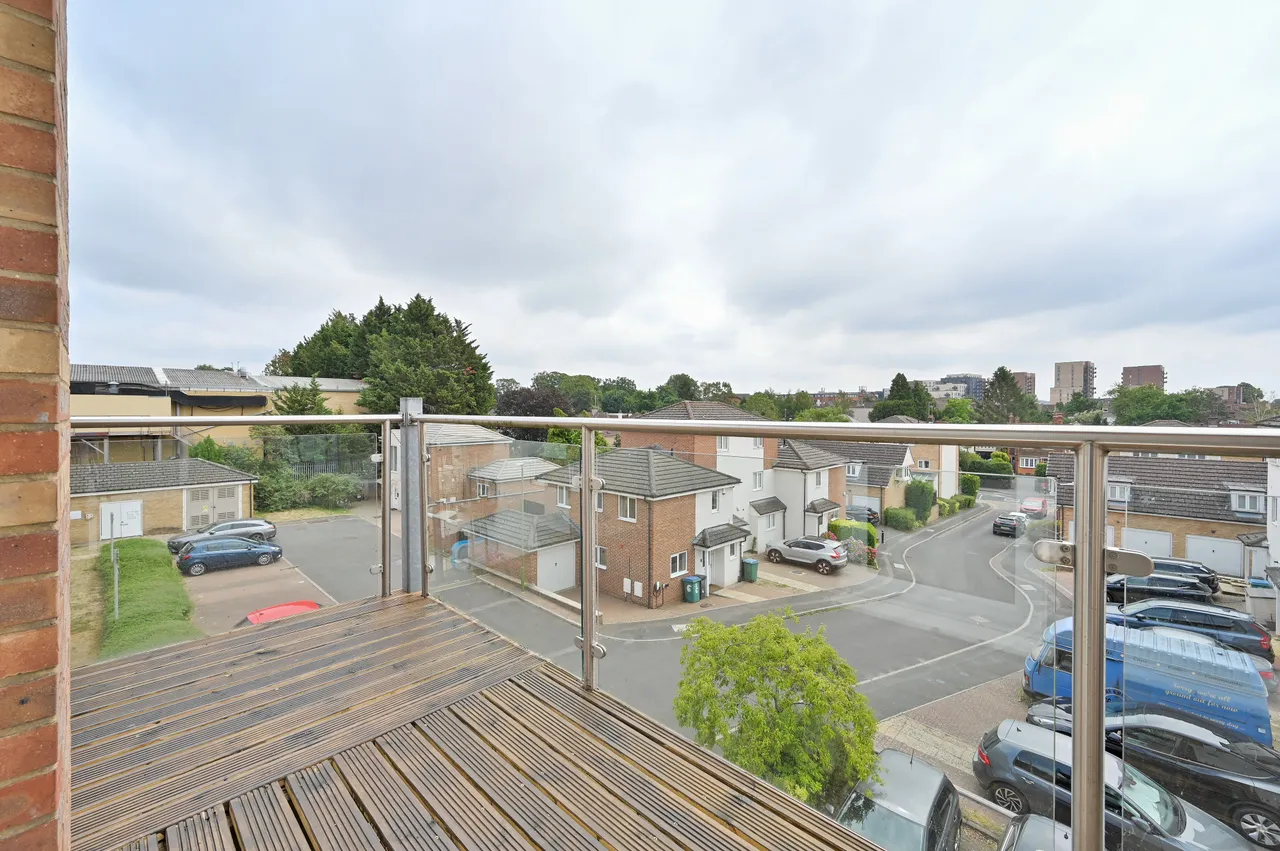 12 Mayfair Court, Observer Drive, Watford, photo 4