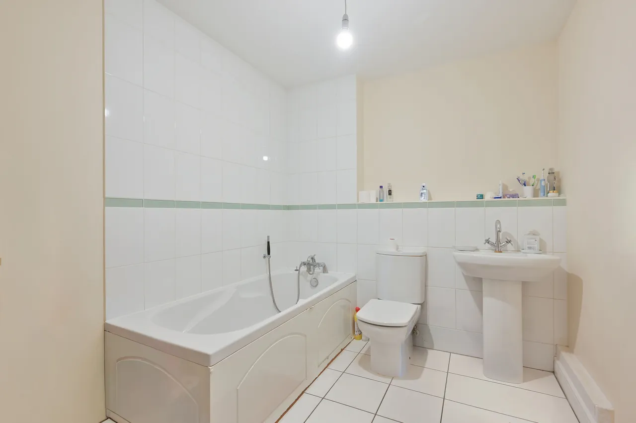 12 Mayfair Court, Observer Drive, Watford, photo 10