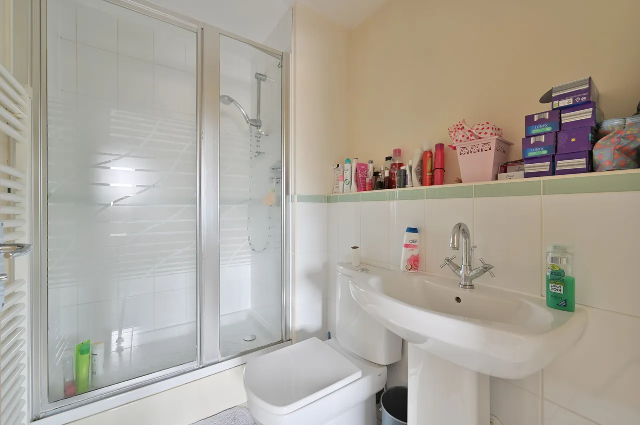 12 Mayfair Court, Observer Drive, Watford, photo 8
