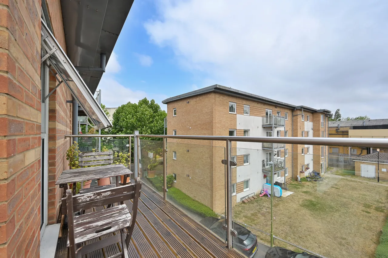 12 Mayfair Court, Observer Drive, Watford, photo 11