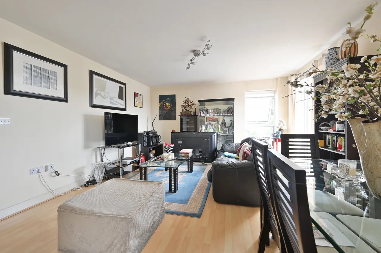 12 Mayfair Court, Observer Drive, Watford, photo 5