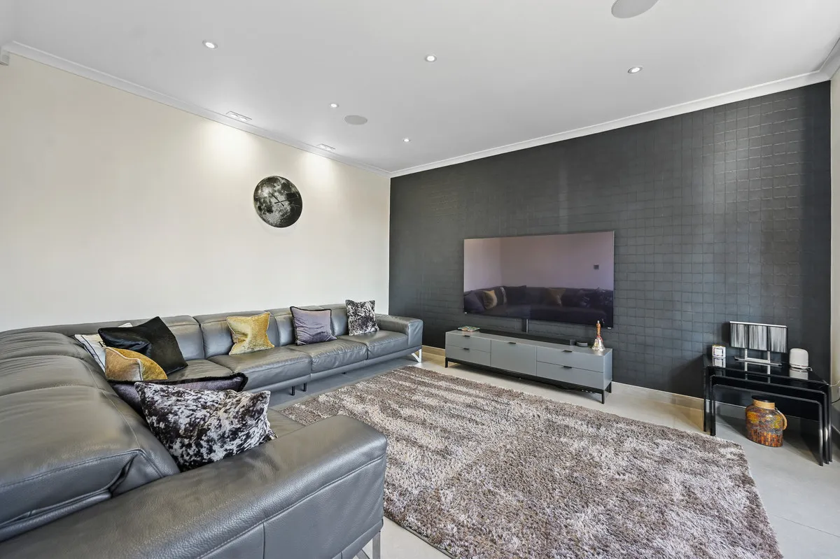 Whitchurch Gardens, Edgware, HA8, photo 8