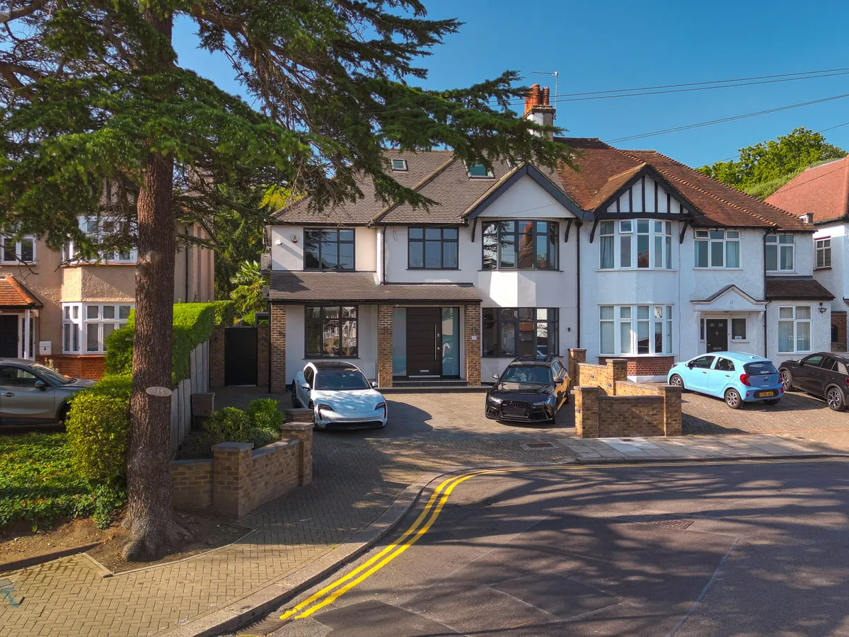 Whitchurch Gardens, Edgware, HA8, photo 3