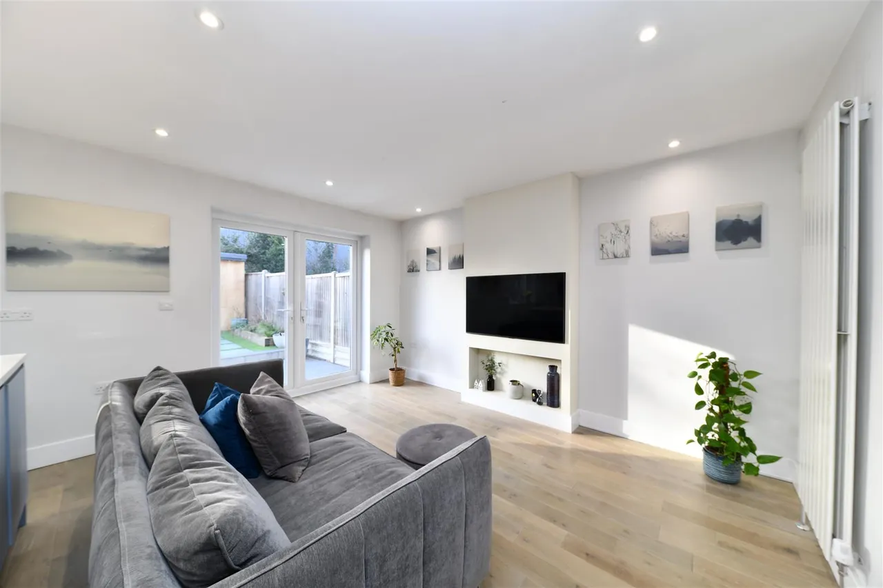 Fairview Road, Stevenage, Herts, SG1 2NA, photo 4