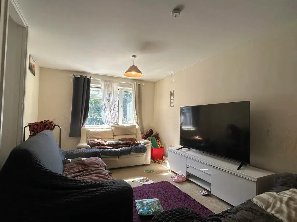 Thompson Street, New Bradwell, Milton Keynes, Buckinghamshire, MK13 0EF, photo 2
