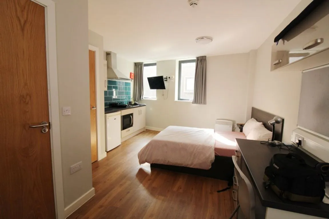 Queen Street, Available April, S1, photo 6