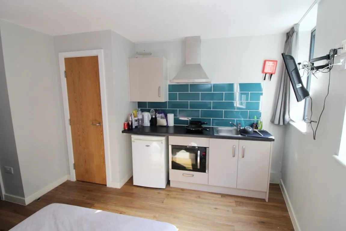 Queen Street, Available April, S1, photo 4