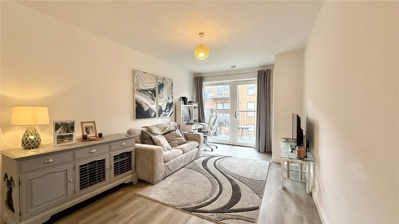 Station Road, Hook, Hampshire, RG27 9QR, photo 2