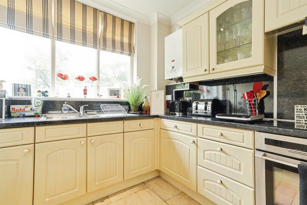 Micklefield Lane, Leeds, photo 8