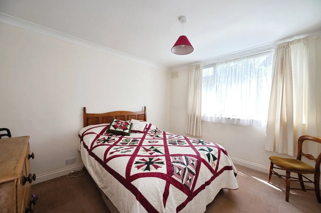 Wheatlands Avenue, Hayling Island, PO11, photo 5