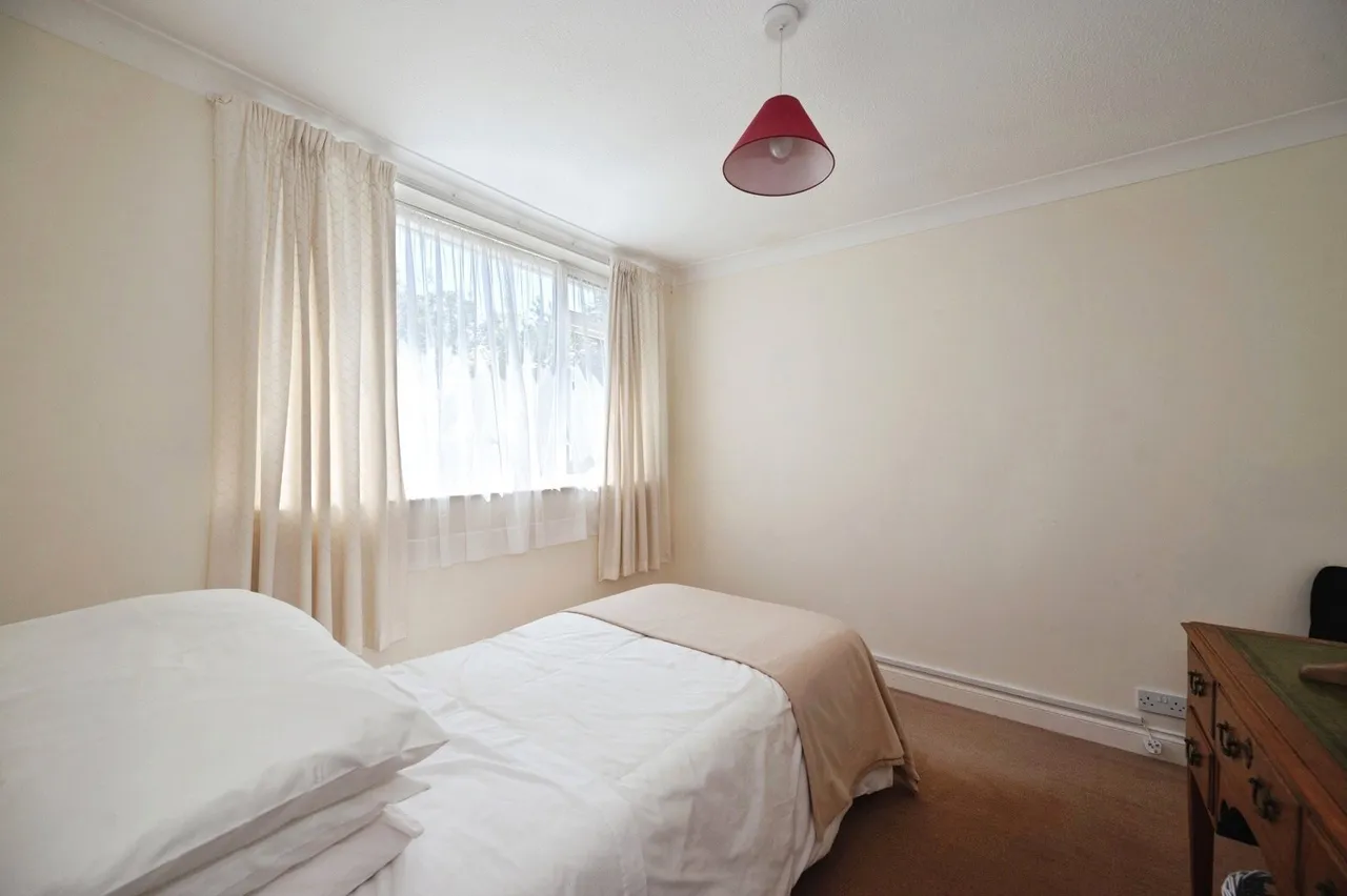 Wheatlands Avenue, Hayling Island, PO11, photo 15