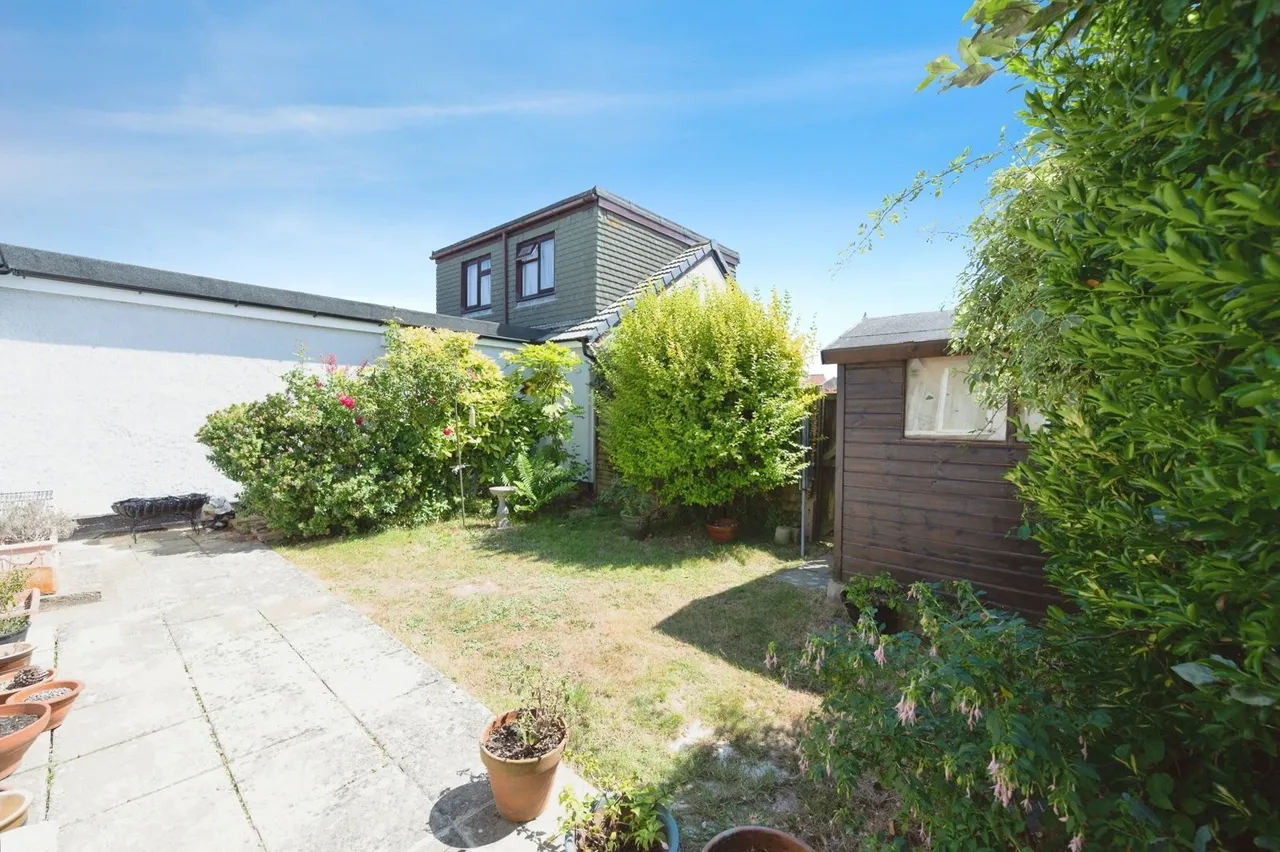 Wheatlands Avenue, Hayling Island, PO11, photo 10