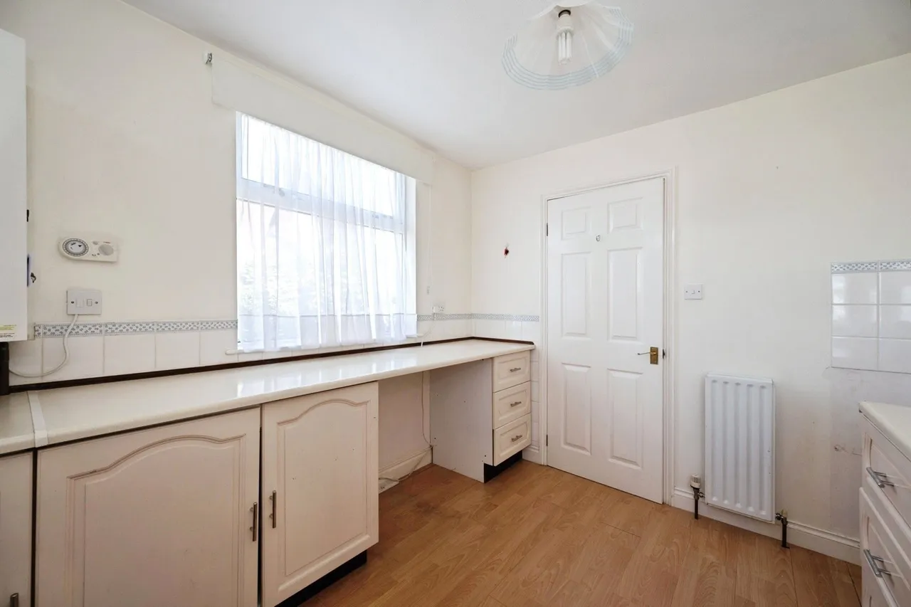 Wheatlands Avenue, Hayling Island, PO11, photo 8