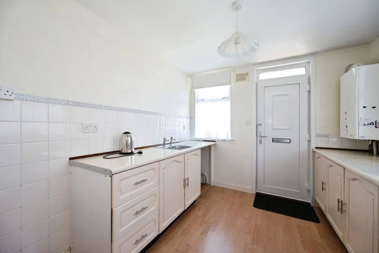 Wheatlands Avenue, Hayling Island, PO11, photo 14