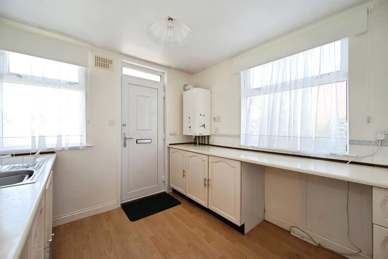 Wheatlands Avenue, Hayling Island, PO11, photo 4