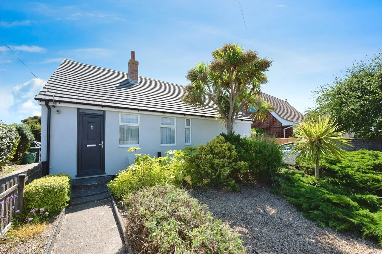 Wheatlands Avenue, Hayling Island, PO11, photo 12
