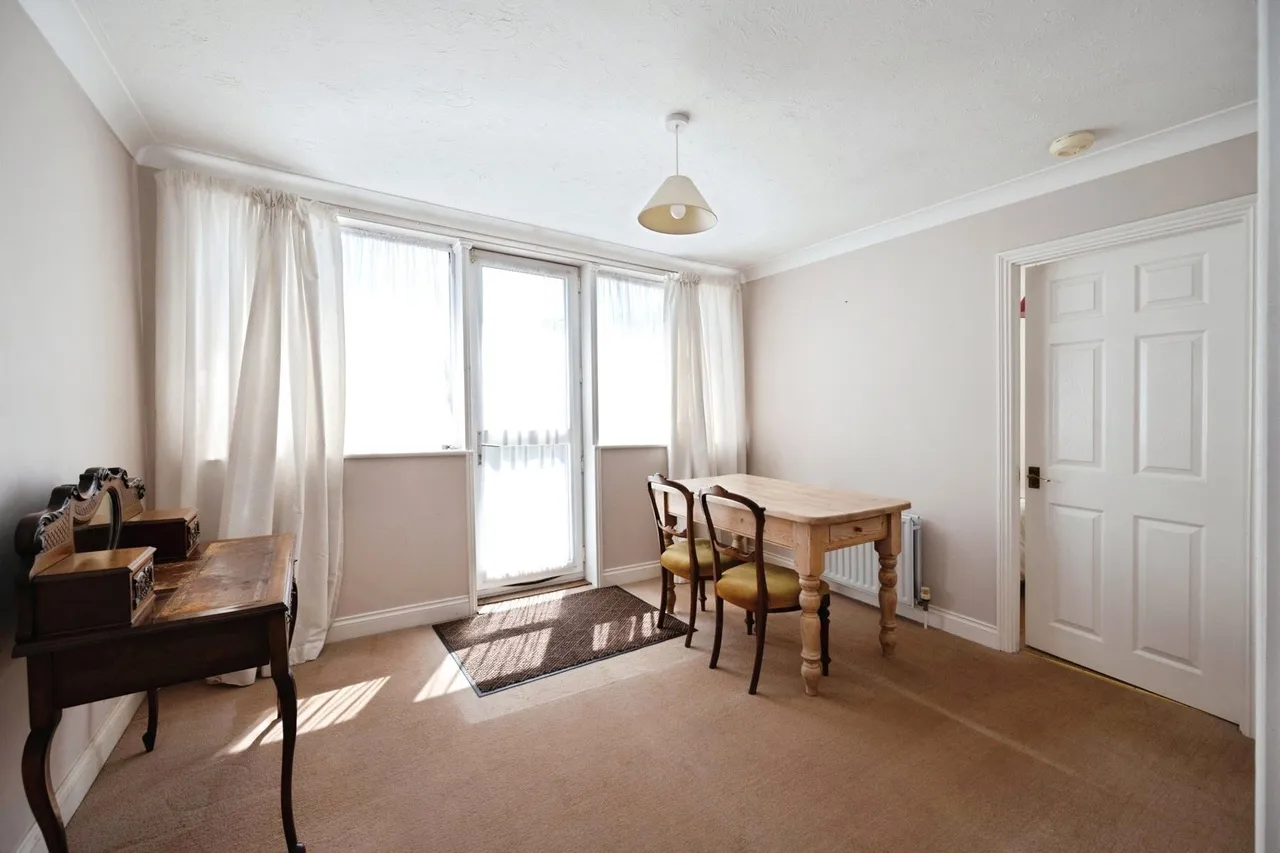 Wheatlands Avenue, Hayling Island, PO11, photo 17