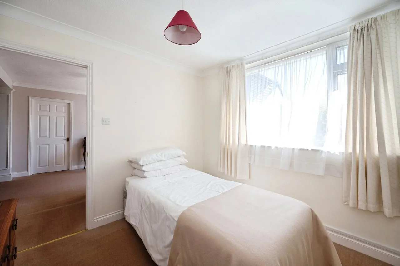 Wheatlands Avenue, Hayling Island, PO11, photo 7