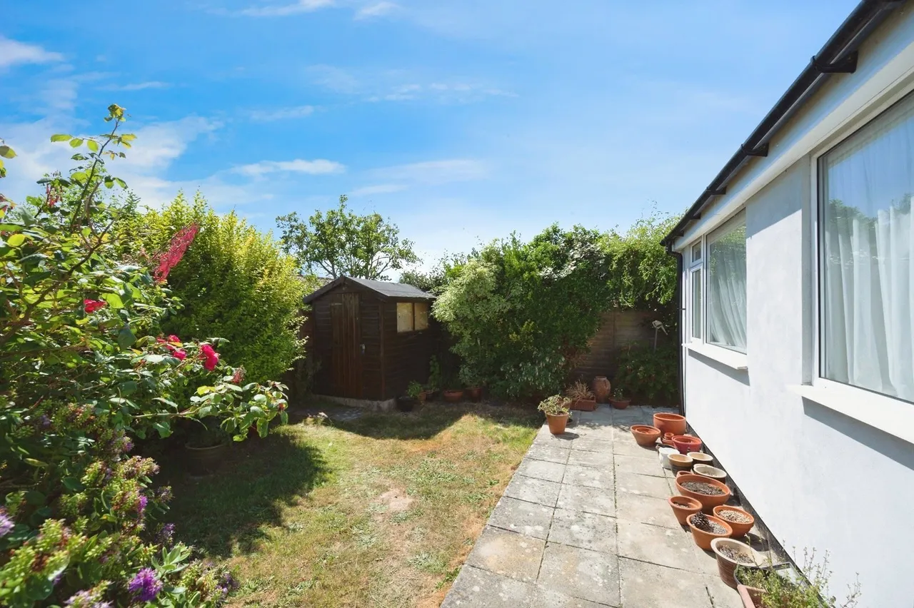 Wheatlands Avenue, Hayling Island, PO11, photo 6