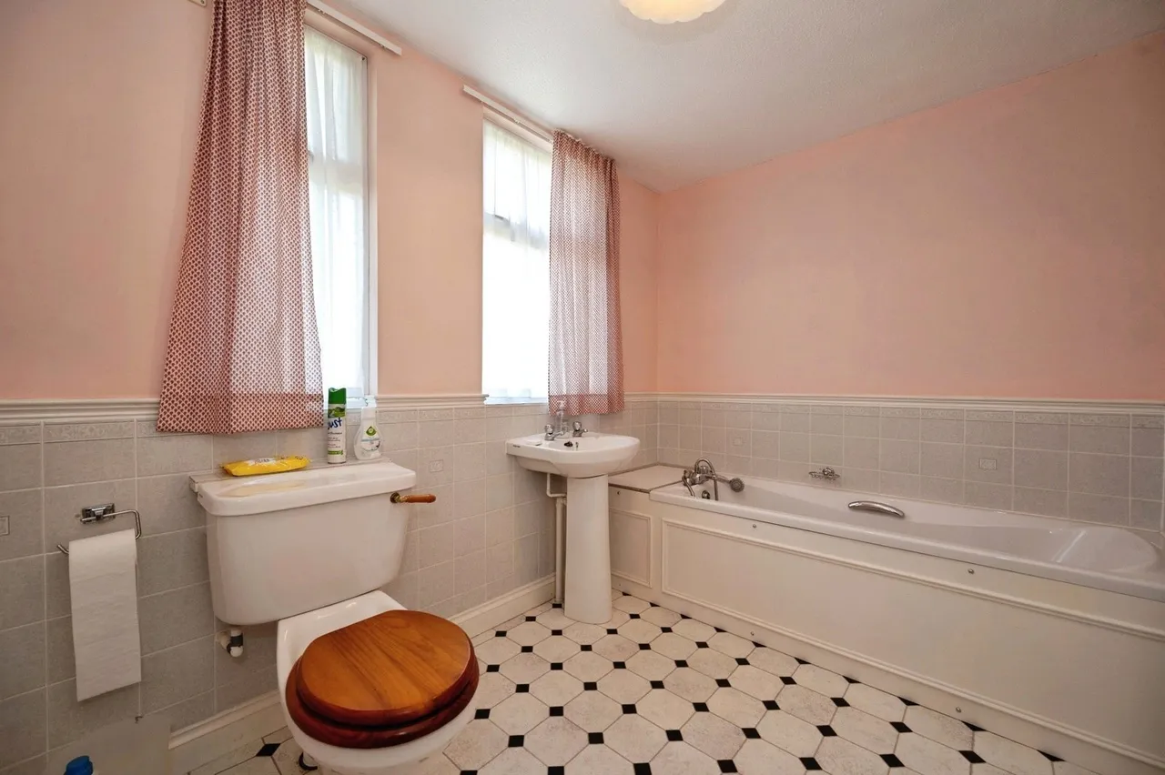 Wheatlands Avenue, Hayling Island, PO11, photo 9