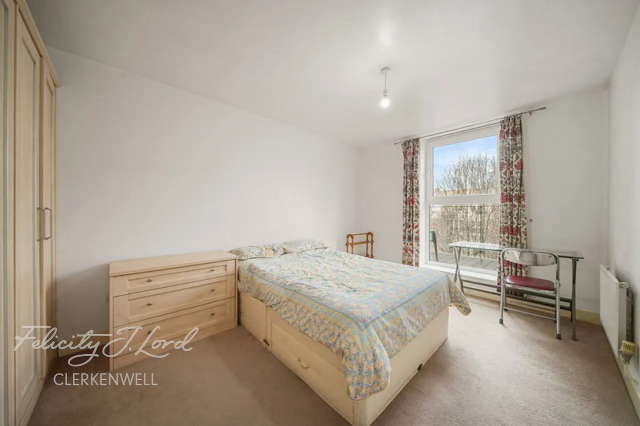 Seward Street, London, photo 15