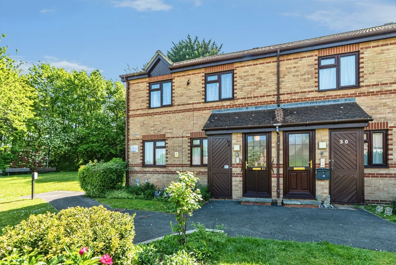 2 bed retirement property for sale, Gershwin Court, Basingstoke, RG22