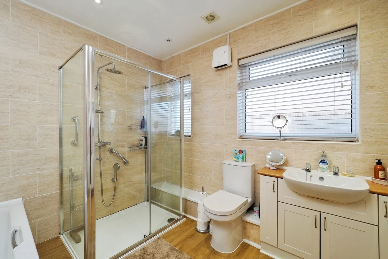 Hall Drive, Wollaton, Nottingham, NG8, photo 11
