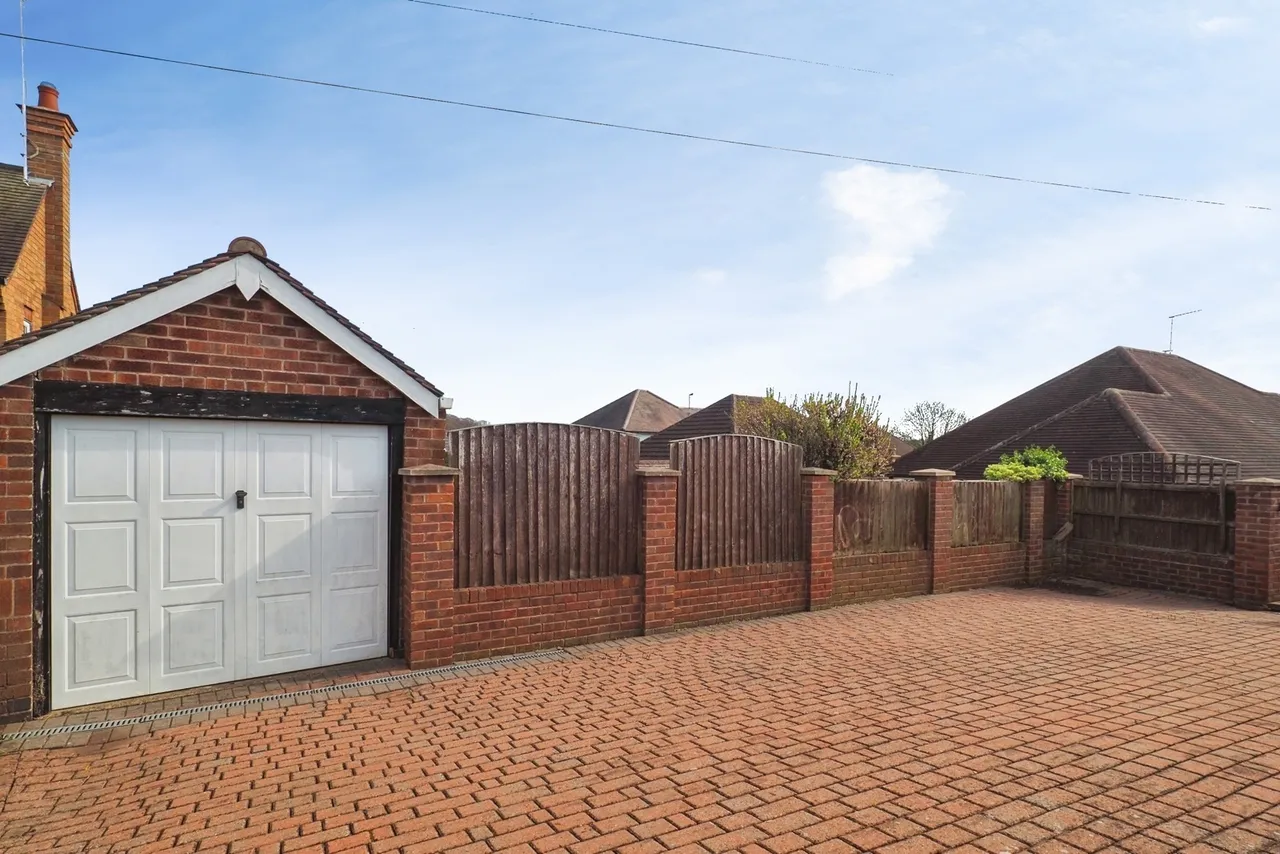 Hall Drive, Wollaton, Nottingham, NG8, photo 2