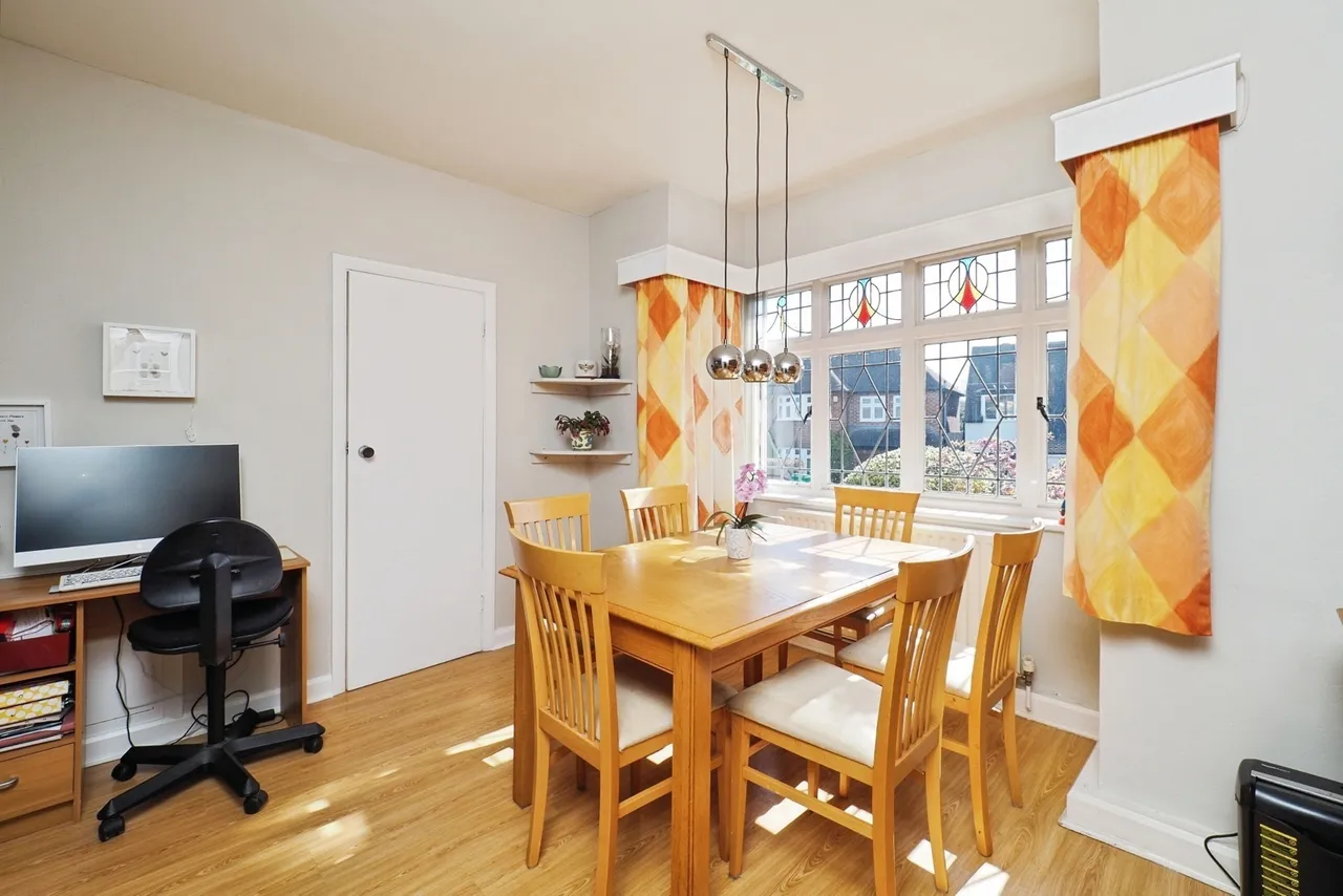 Hall Drive, Wollaton, Nottingham, NG8, photo 10