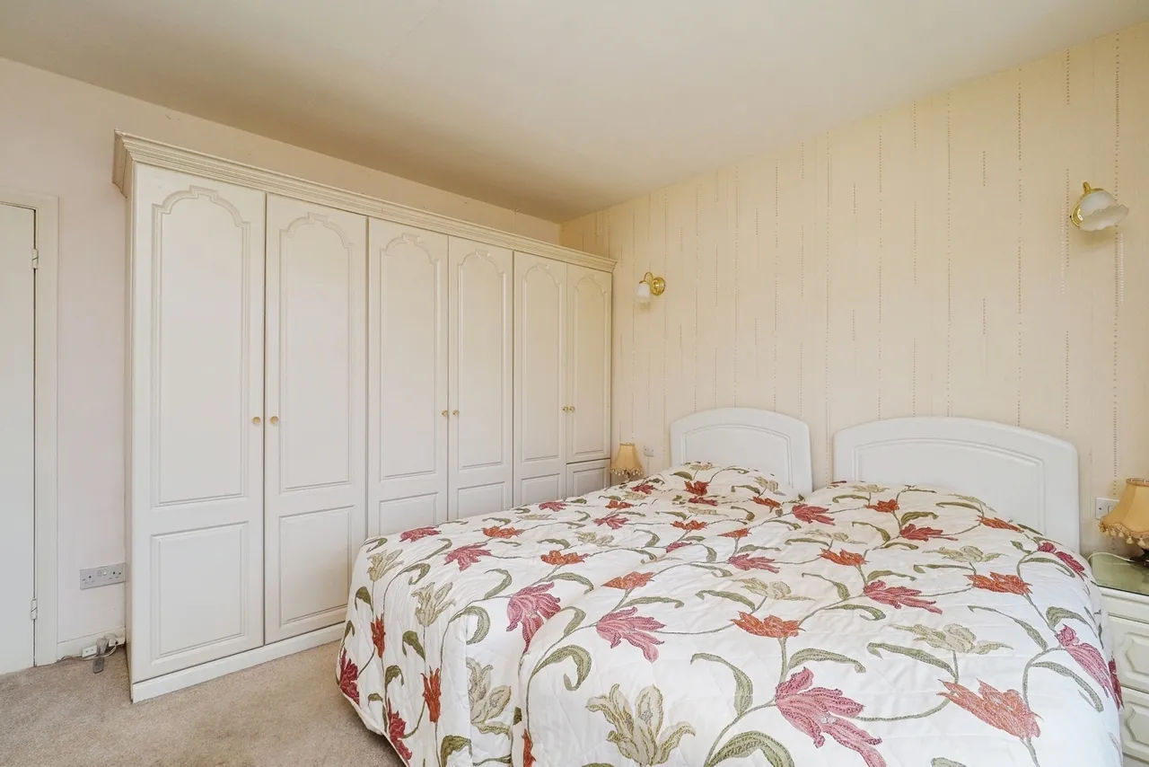 Hall Drive, Wollaton, Nottingham, NG8, photo 13