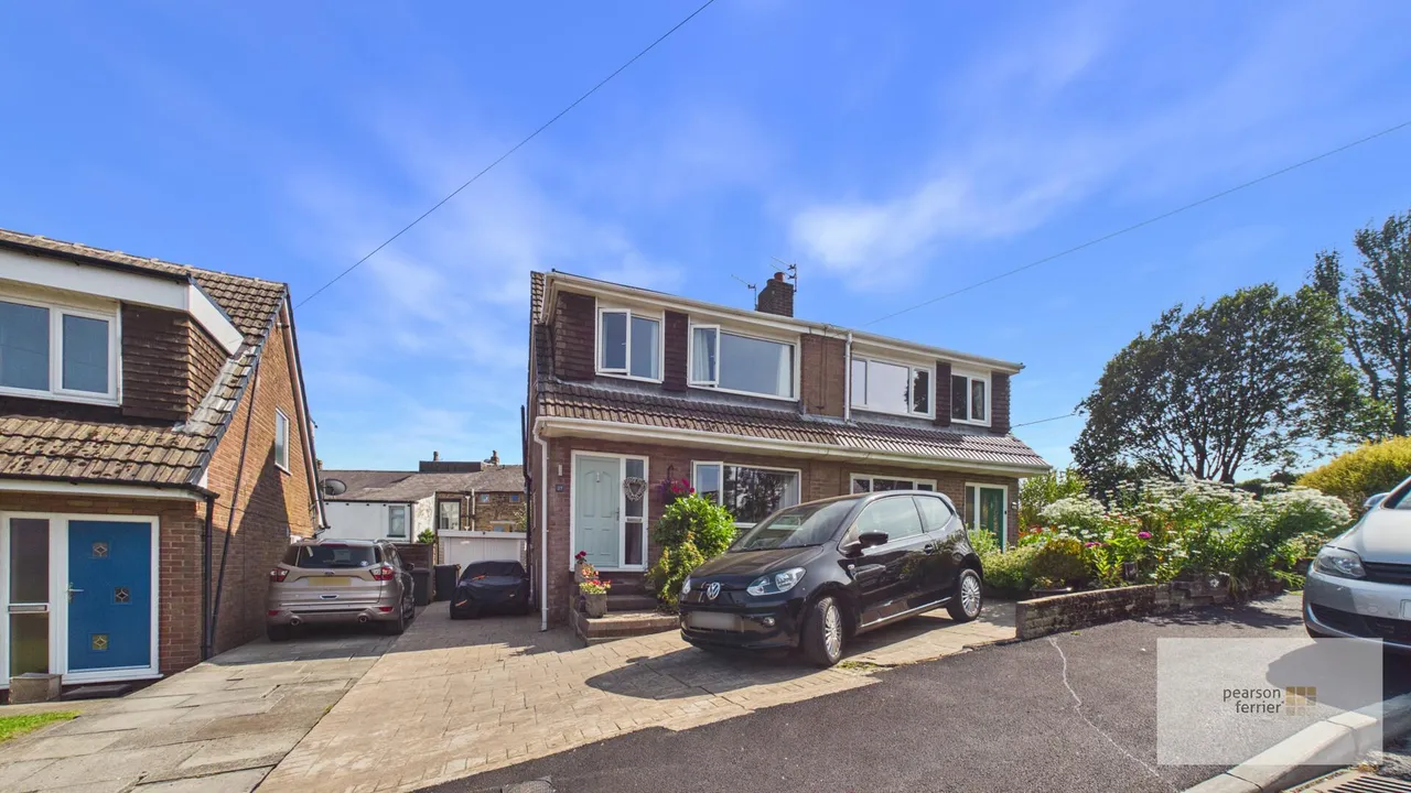 3 bed house for sale — Woodstock Drive, Tottington, Bury, BL8 4BW