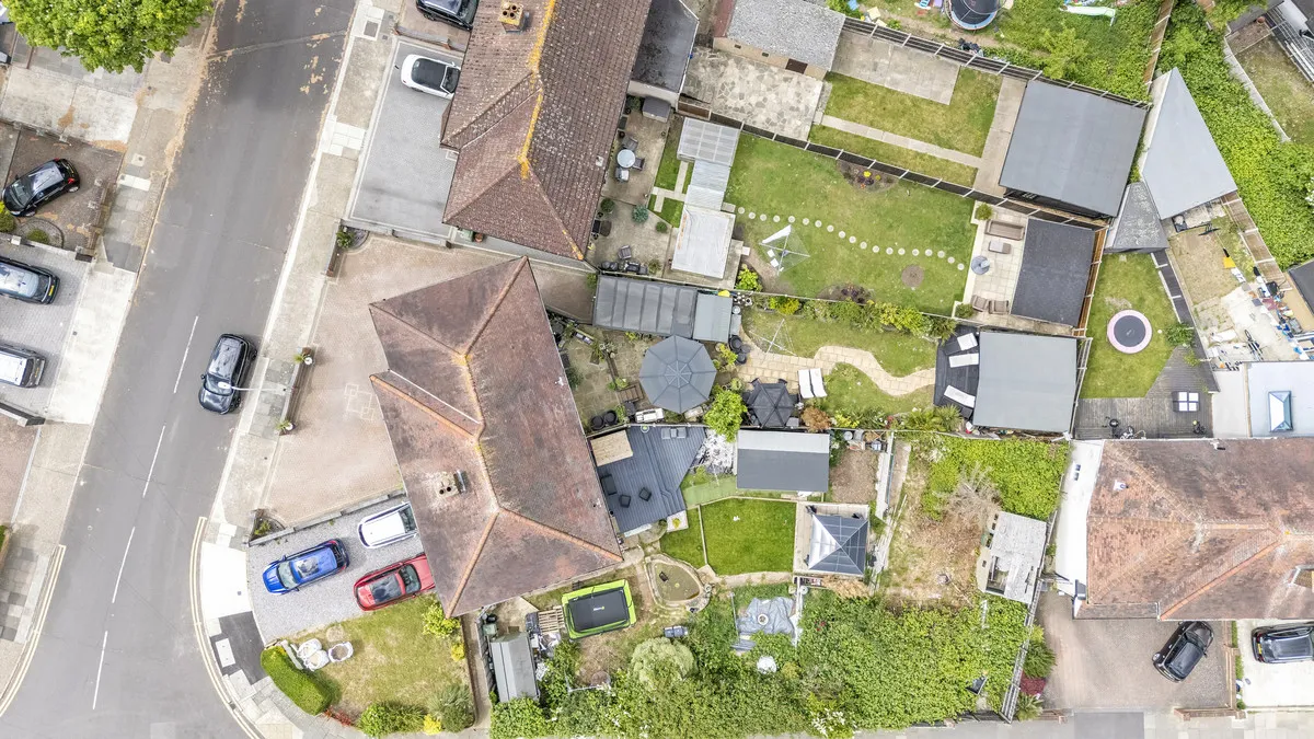 Dominion Drive, Romford, Collier Row, RM5 2QP, photo 17