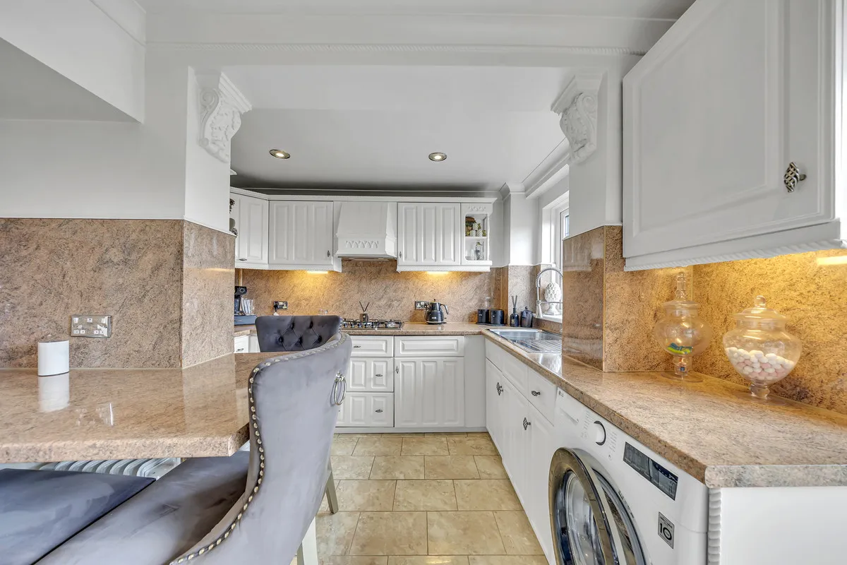 Dominion Drive, Romford, Collier Row, RM5 2QP, photo 22